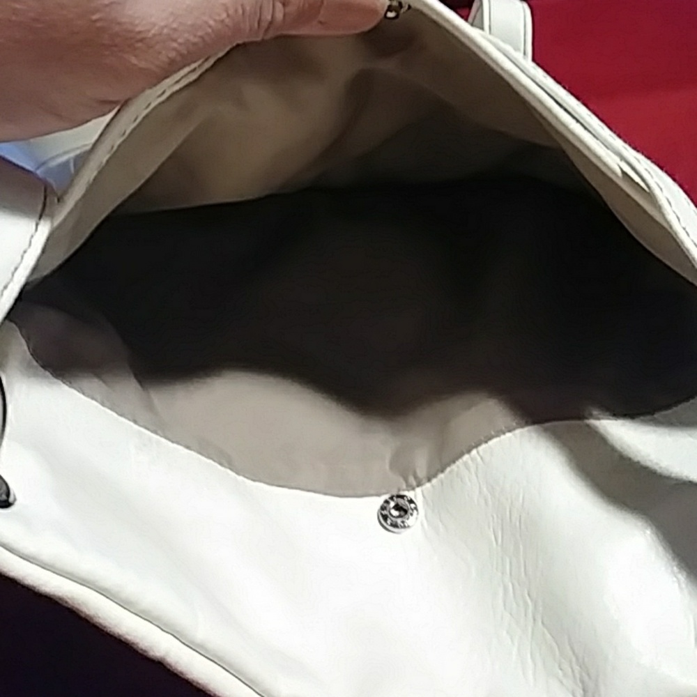 Crossbody - Picture 4 of 5